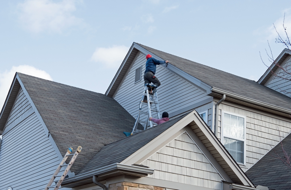 Roofing Tips, Maintenance, and Choosing the Right Material for Florida Homes